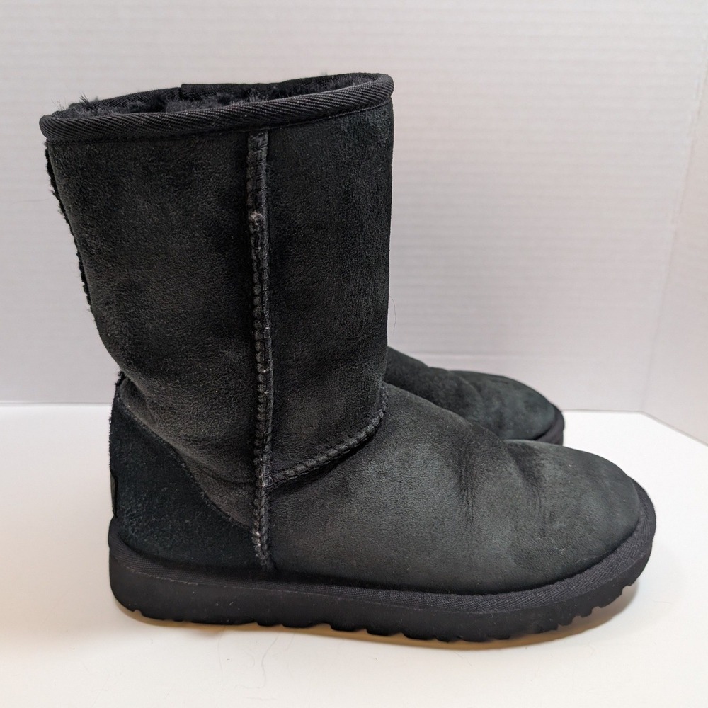 UGG Classic Short Boots Black Suede Shearling Lined Winter Womens 7 Apres Ski